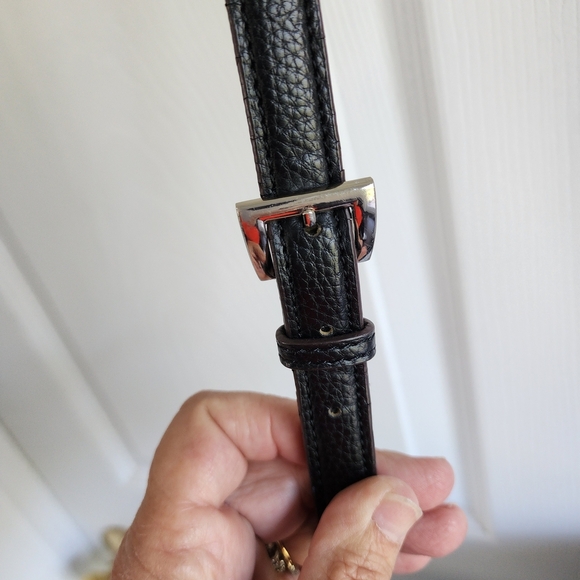 Naturalizer Black Crossbody Bag with Adjustable Strap and Classic Design - Picture 4 of 10